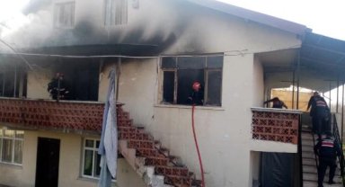 Evde çıkan yangında yaşamını yitirdi