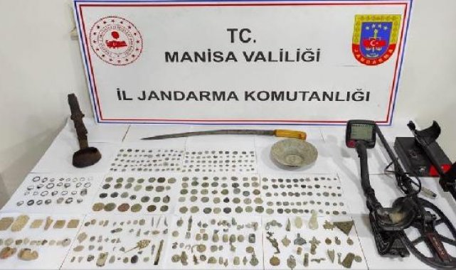 Evinde tarihi eserlerle yakalanıp, gözaltına alındı