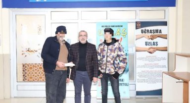 Evinden hırsızlık yapan çocukları, Mehmetçik Vakfı'na bağış şartıyla affetti