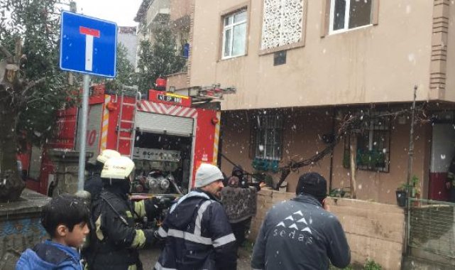 Evini ateşe verip, 3'üncü kattan atladı