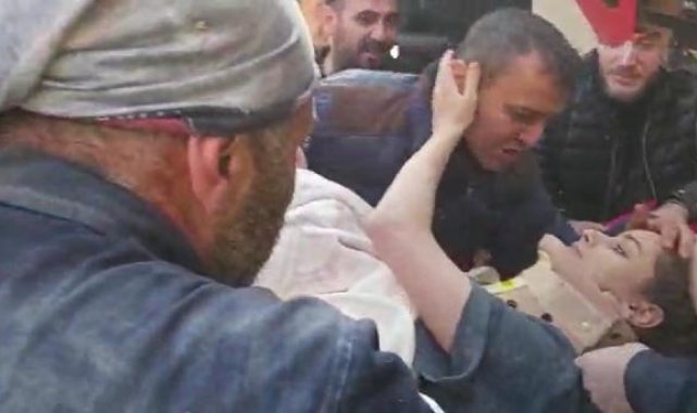 Eylül enkazdan 38 saat sonra çıkarıldı, babası kızına sarılıp ağladı