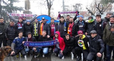Ezeli rakiplerden ebedi dostluk; taraftarlar, depremzedeler için tek yürek