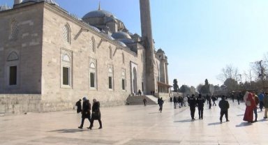 Fatih Camii'nde derpemlerde hayatını kaybedenler için gıyabi cenaze namazı kılındı