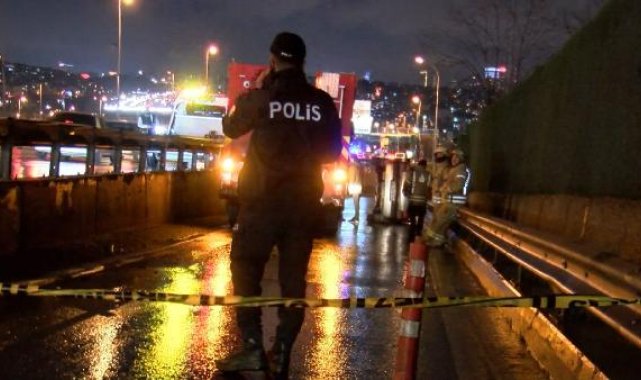 Fatih'te bariyere çarpan otomobil yan yattı: 1 yaralı