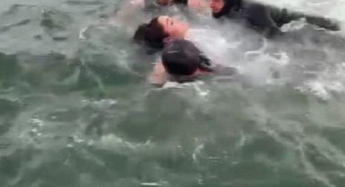 Fatih'te denizde boğulma tehlikesi geçiren kadını itfaiye kurtardı