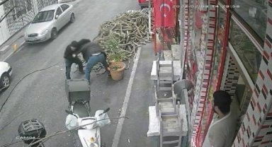 Fatih'te dernek çalışanlarının kavgası kamerada