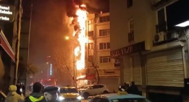 Fatih'te restoranın bacasından çıkan alevler iş hanını sardı