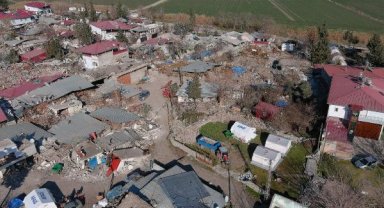 Fay hattı üzerindeki 55 haneli Kuyumcular Köyü'nde depremden sonra 3 ev kaldı