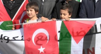 Filistinlilerin yardımlarını taşıyan kamyonlar İstanbul'dan yola çıktı