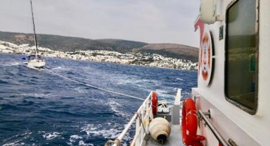 Fırtınada sürüklenen tekneyi KEGM ekipleri kurtardı