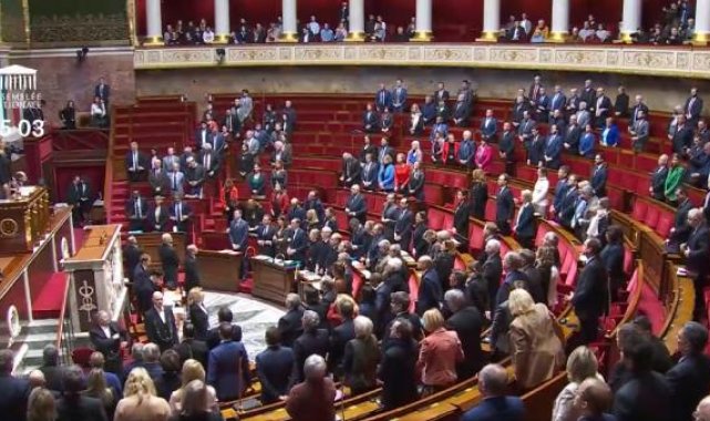 Fransa parlamentosundan 1 dakikalık saygı duruşu