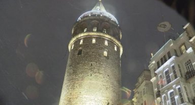 Galata Kulesi'nin korkulukları fırtınada hasar gördü