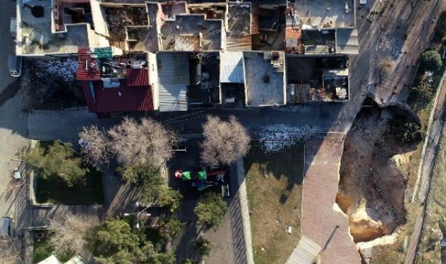 Gaziantep'te depremin etkisi ile 3 dev çukur oluştu