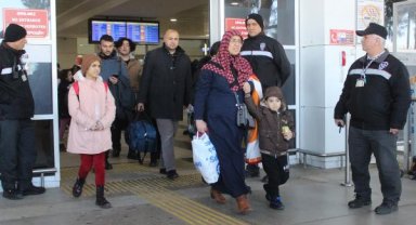 Gaziantep'ten 312 kişilik ilk depremzede kafilesi Antalya'ya geldi
