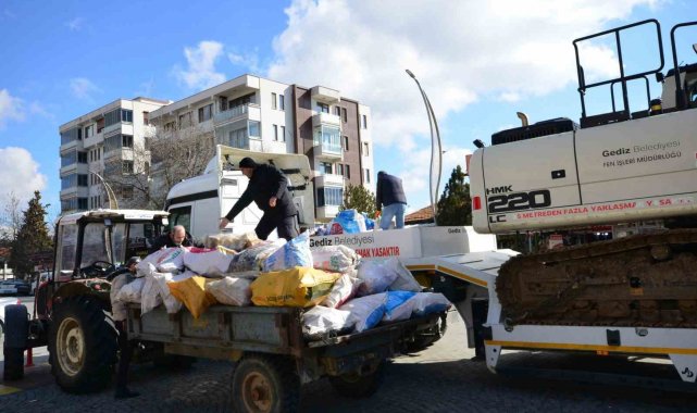 Gediz'den deprem bölgesine ekipman desteği