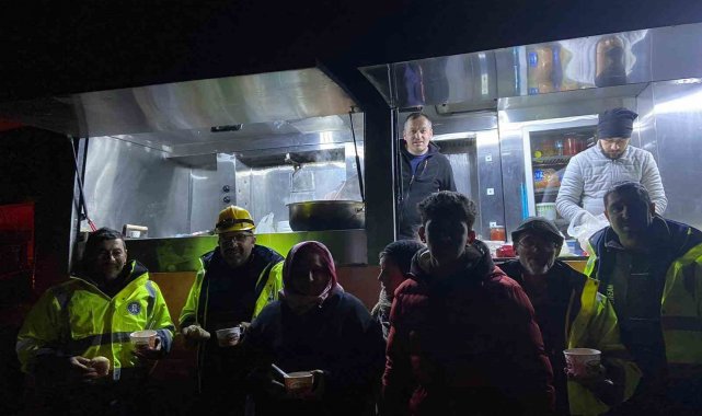 Gediz'den deprem bölgesine gönderilen mobil tarhana aracı hizmete başladı