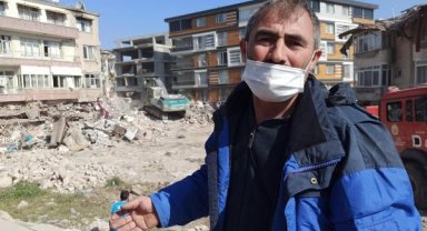Göçük altında 2 saat kaldı, çıkınca komşularını kurtardı
