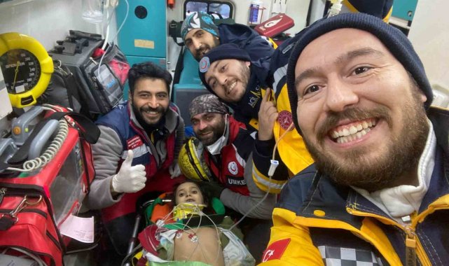 Göçük altındaki küçük çocuk 136. saatte Aydınlı sağlık ekipleri tarafından kurtarıldı