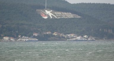 Gökçeada ve Bozcaada feribot seferlerine 'fırtına' engeli