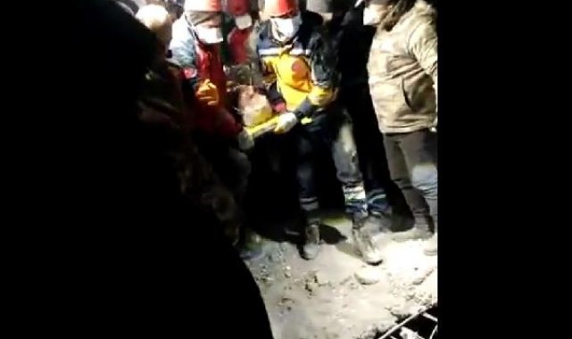 Gölcük Tersanesi personeli, Adıyaman'da 2'si çocuk 3 kişiyi enkazdan kurtardı