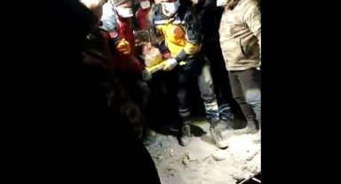 Gölcük Tersanesi personeli, Adıyaman'da 2'si çocuk 3 kişiyi enkazdan kurtardı