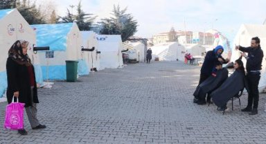 Gönüllü kuaförlerden depremzedelere tıraş ve cilt bakımı