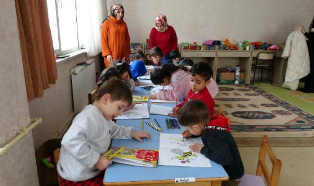 Gönüllü öğretmenler, depremzede çocuklar için seferber oldu
