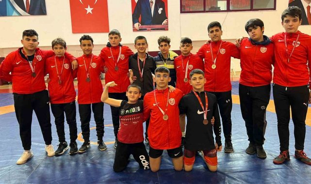 Grekoromende şampiyon Kepez