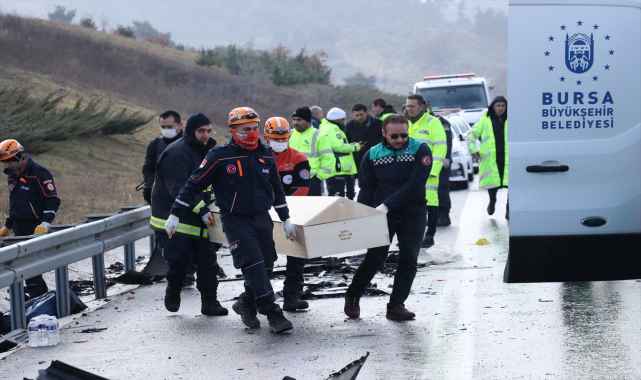 GÜNCELLEME 2 - Bursa'da zincirleme trafik kazasında 4 kişi öldü, 6 kişi yaralandı