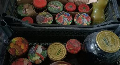 Gürcü kadınlardan depremzedelere ev yapımı konserveler