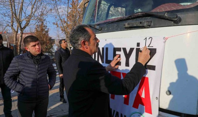 Gürpınar depremzedeler için seferber olmaya devam ediyor