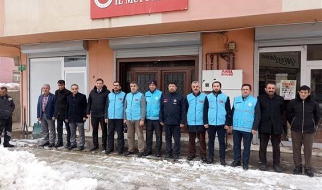 Hakkari Müftülüğünün yardım ekibi yola çıktı
