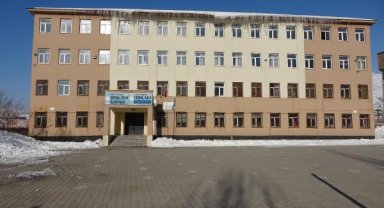 Hakkari'de 3 okul, 'deprem riski' nedeniyle tahliye edildi