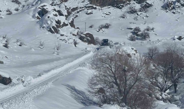 Hakkari'de 7 yerleşim yeri yolunun açılması için çalışmalar sürüyor
