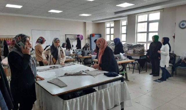 Halk Eğitimi Merkezi depremzedeler için üretiyor