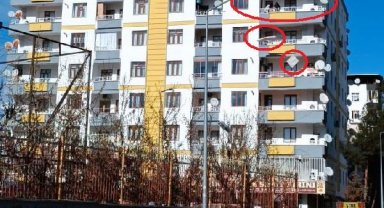 Hasarlı binaya girip, eşyalarını balkondan atarak kurtarmaya çalıştı