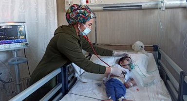 Hastane enkazından kurtarılan bebeğin ailesi aranıyor