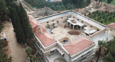Hatay- Depremde Kibar Feyzo'nun çekildiği Reyhanlı'daki tarihi konak da hasar aldı