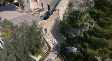 Hatay- Dünyanın ilk mağara kilisesi olan Saint Pierre Kilisesi'nin istinat duvarı yıkıldı