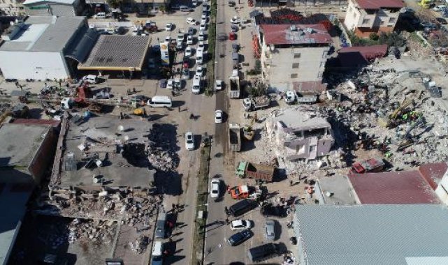 Hatay Kırıkhan'a gönderilen yardım malzemeleri vatandaşlara dağıtılıyor