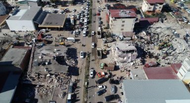 Hatay Kırıkhan'a gönderilen yardım malzemeleri vatandaşlara dağıtılıyor