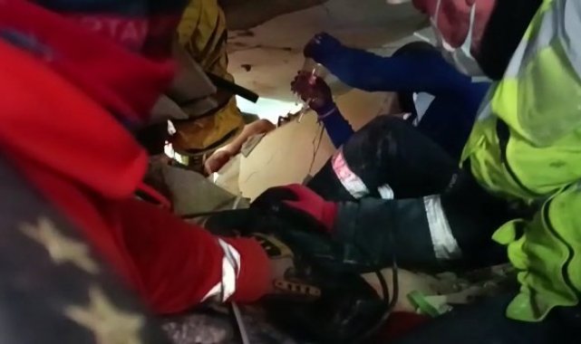 Hatay'da 135 saat sonra enkazda bir kişiye daha ulaşıldı