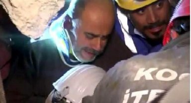 Hatay'da, 137 saat sonra enkazdan sağ çıkarıldı