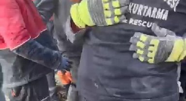 Hatay'da 173 saat sonra enkazdan sağ çıkarıldı