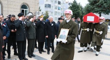 Hatay'da ailesiyle enkazda kalan astsubay, Samsun'da toprağa verildi