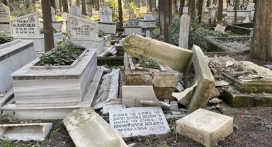 Hatay'da depremde mezarlar da hasar gördü