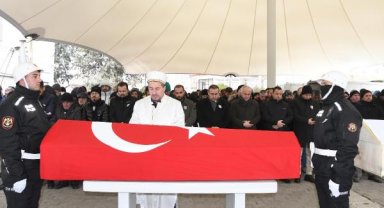 Hatay'da depremde ölen emekli başkomiser ile eşi toprağa verildi
