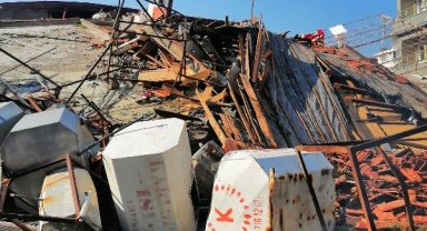 Hatay'da enkazdan 40'ıncı saatte kurtarılan depremzede: Eşim ve 2 oğlum yanımda öldü, tek isteğim kızım bulunsun 