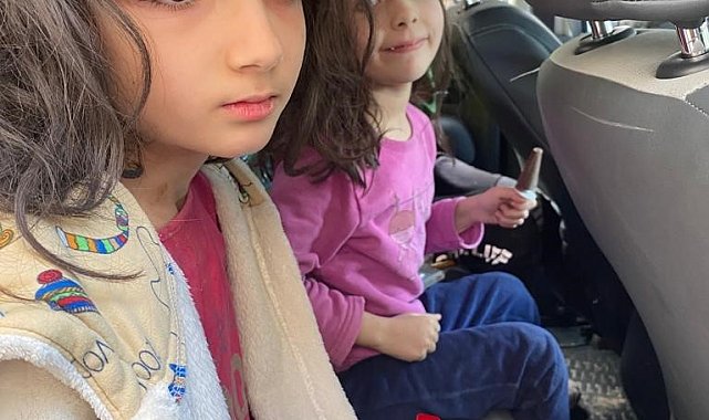 Hatay'da itfaiyeciler enkazdan 2'si çocuk 5 kişiyi canlı kurtardı