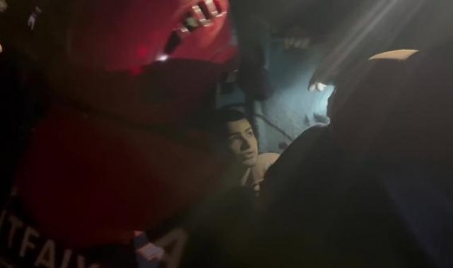 Hatay'da mucize kurtuluş; Ömer enkazdan 49 saat sonra çıkarıldı